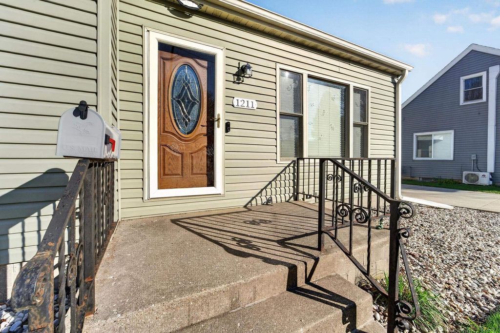 Photo of 1211 River DRIVE, Watertown, WI 53094 (MLS # 2021092)