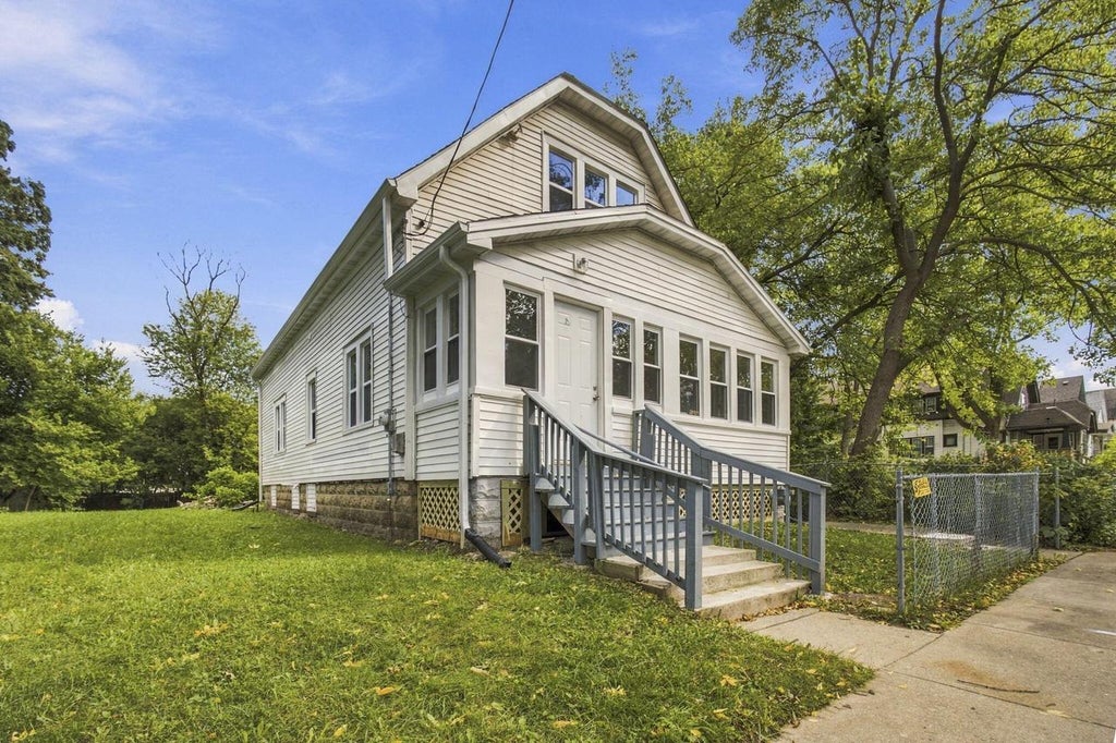 Photo of 3406 N 2nd STREET, Milwaukee, WI 53212 (MLS # 1982209)