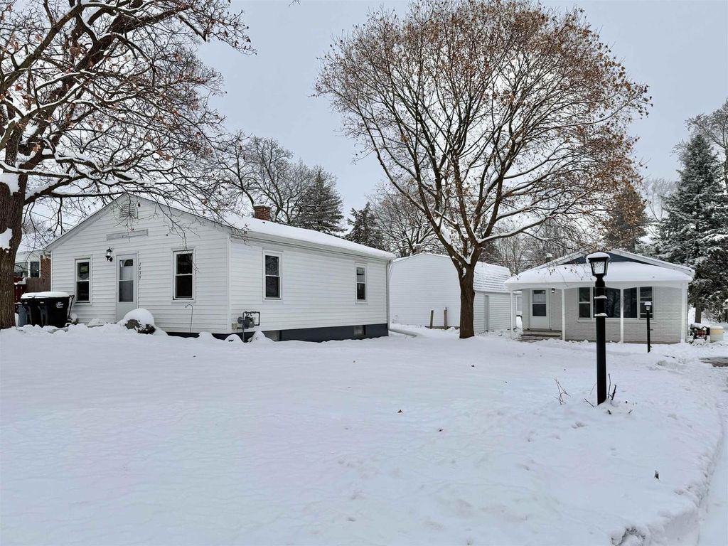 Photo of 2035-2039 Roosevelt AVENUE, Beloit, WI 53511 (MLS # 2013338)