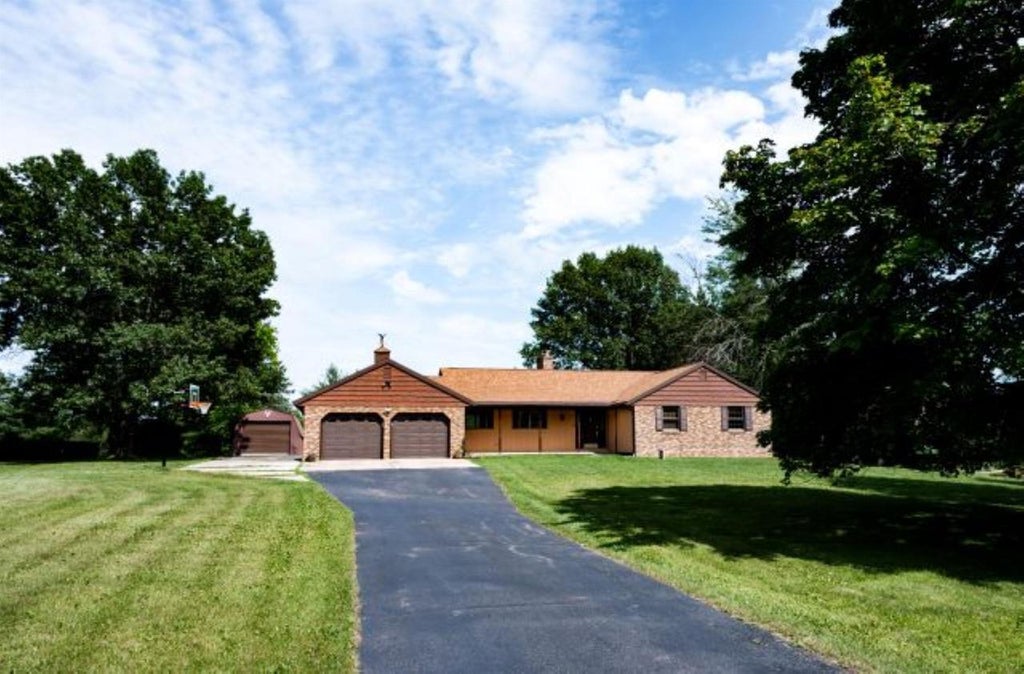 Photo of N5640 Fairway DRIVE, New London, WI 54961 (MLS # 50332382)