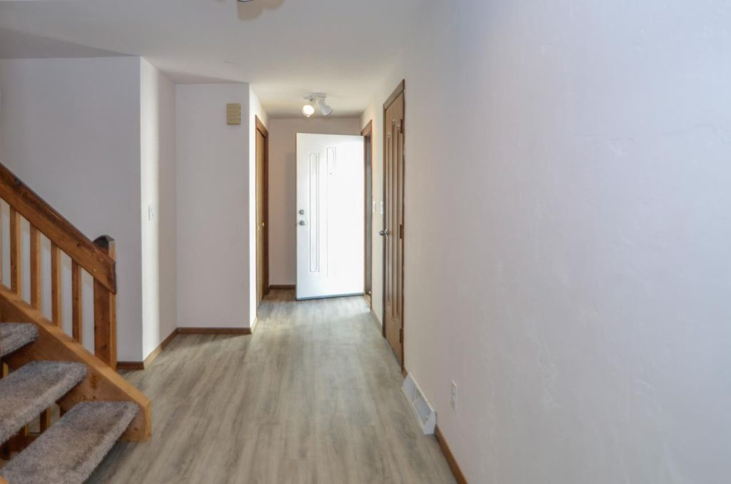 Photo of 916 Square TERRACE, Green Bay, WI 54313 (MLS # 50320190)