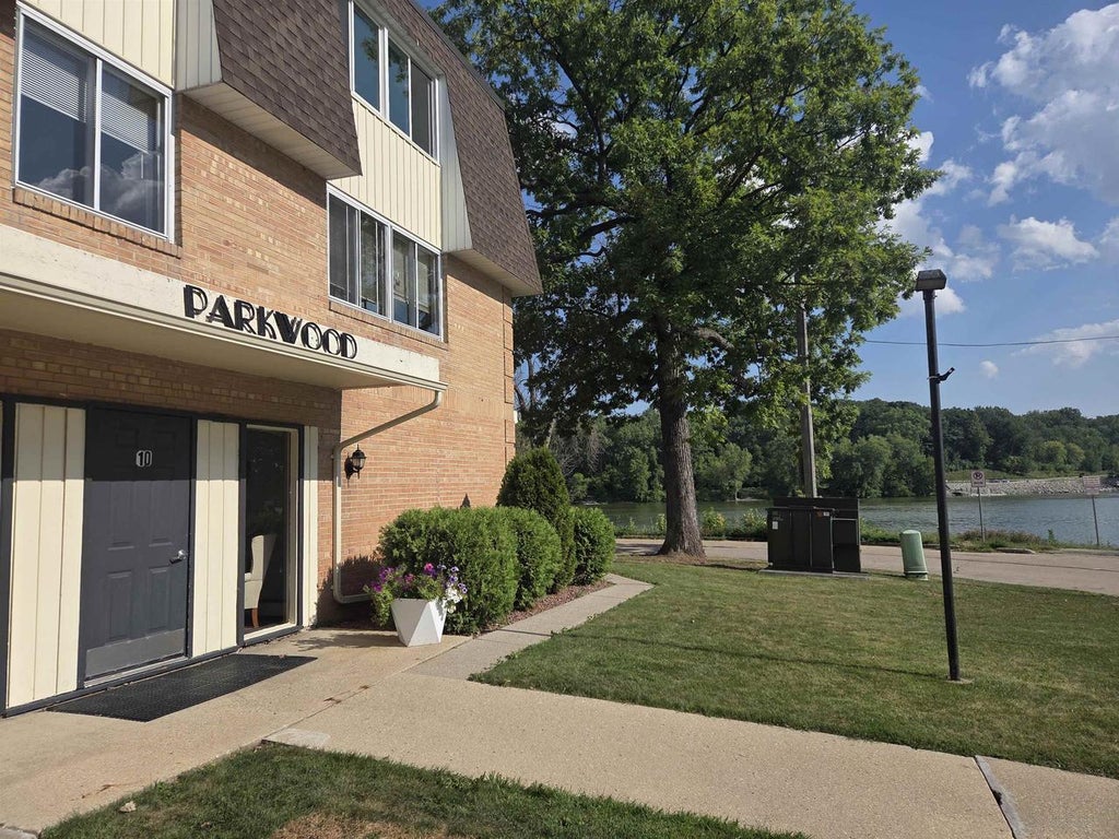 Photo of 10 Green Bay COURT #205, Appleton, WI 54911 (MLS # 50329880)