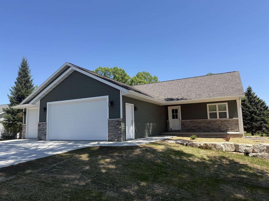 Photo of 940 S Prospect STREET, Shawano, WI 54166 (MLS # 50326449)