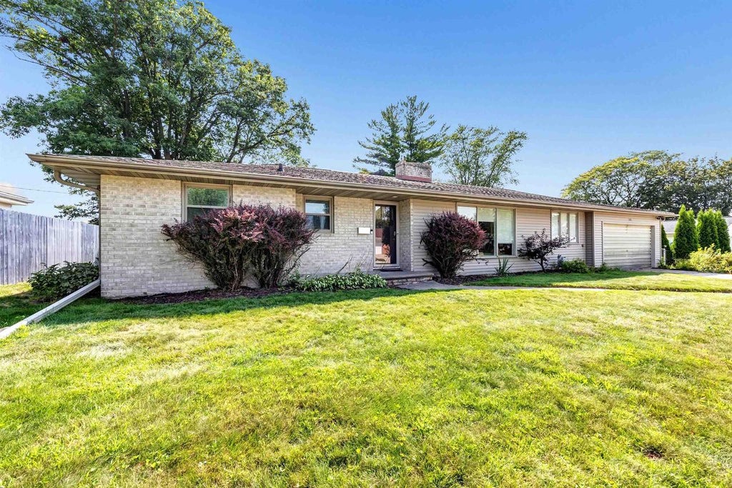 Photo of 1131 St Agnes DRIVE, Green Bay, WI 54304 (MLS # 50330416)