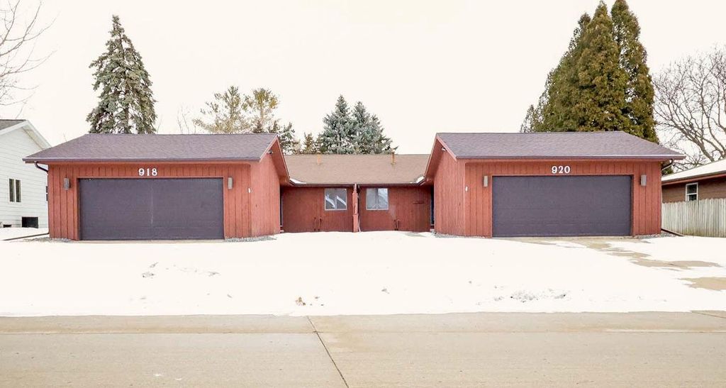 Photo of 918-920 E Windfield PLACE, Appleton, WI 54911 (MLS # 1949346)