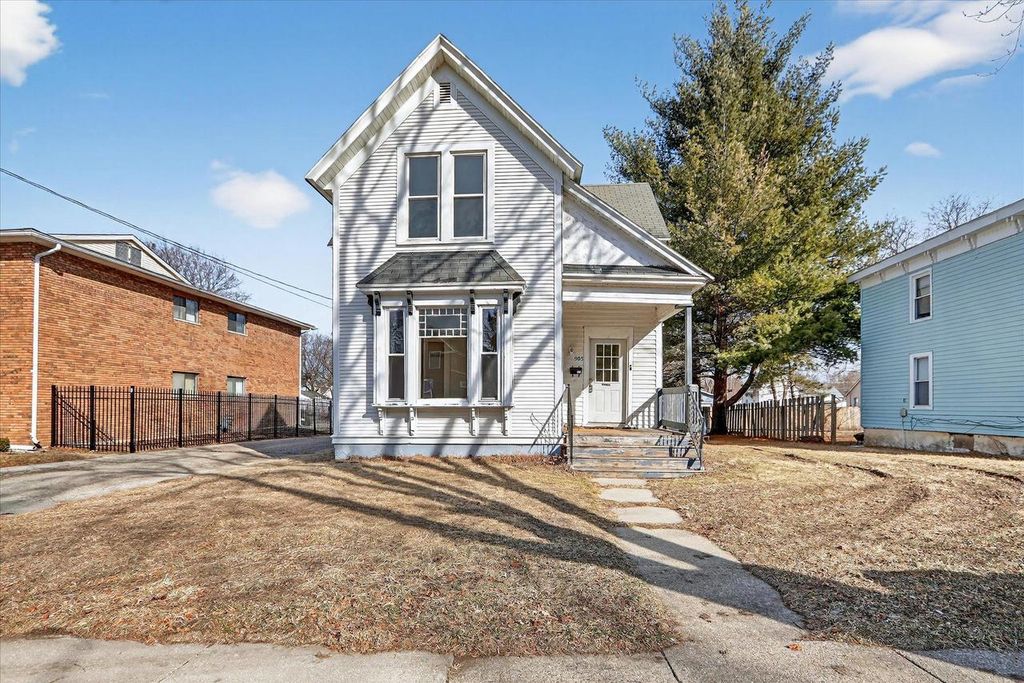 Photo of 905 W Grand AVENUE, Beloit, WI 53511 (MLS # 2017033)