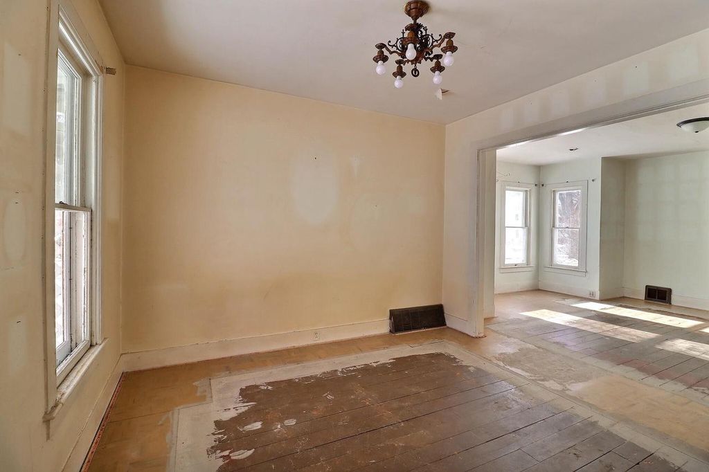 Photo of 203 N Oakland AVENUE, Green Bay, WI 54303 (MLS # 50320548)