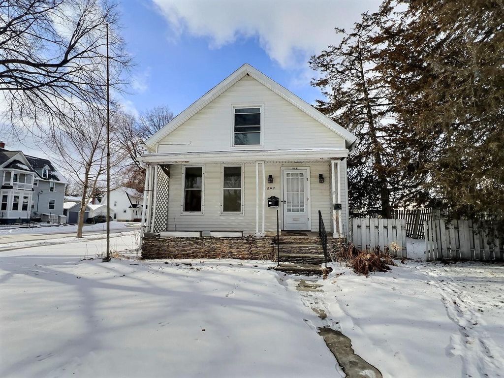 Photo of 203 N Oakland AVENUE, Green Bay, WI 54303 (MLS # 50320548)