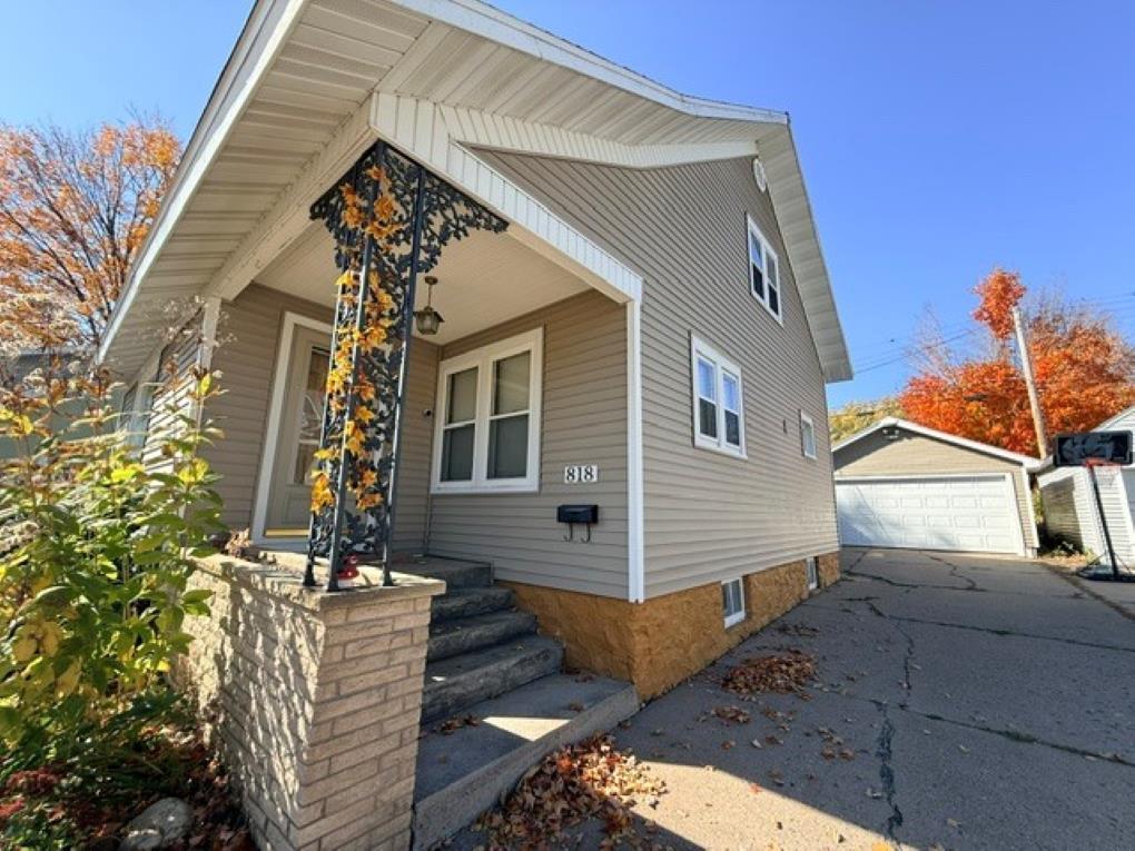 Photo of 818 N 4th AVENUE, Wausau, WI 54401 (MLS # 22605088)