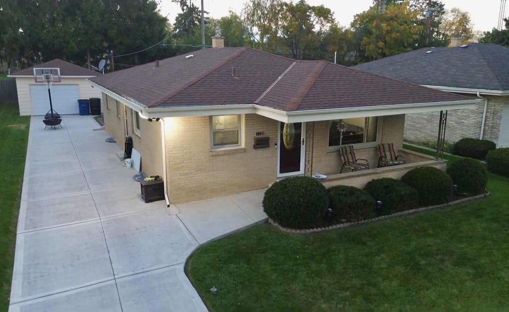 Photo of 1120 Virginia STREET, Racine, WI 53405 (MLS # 1984746)