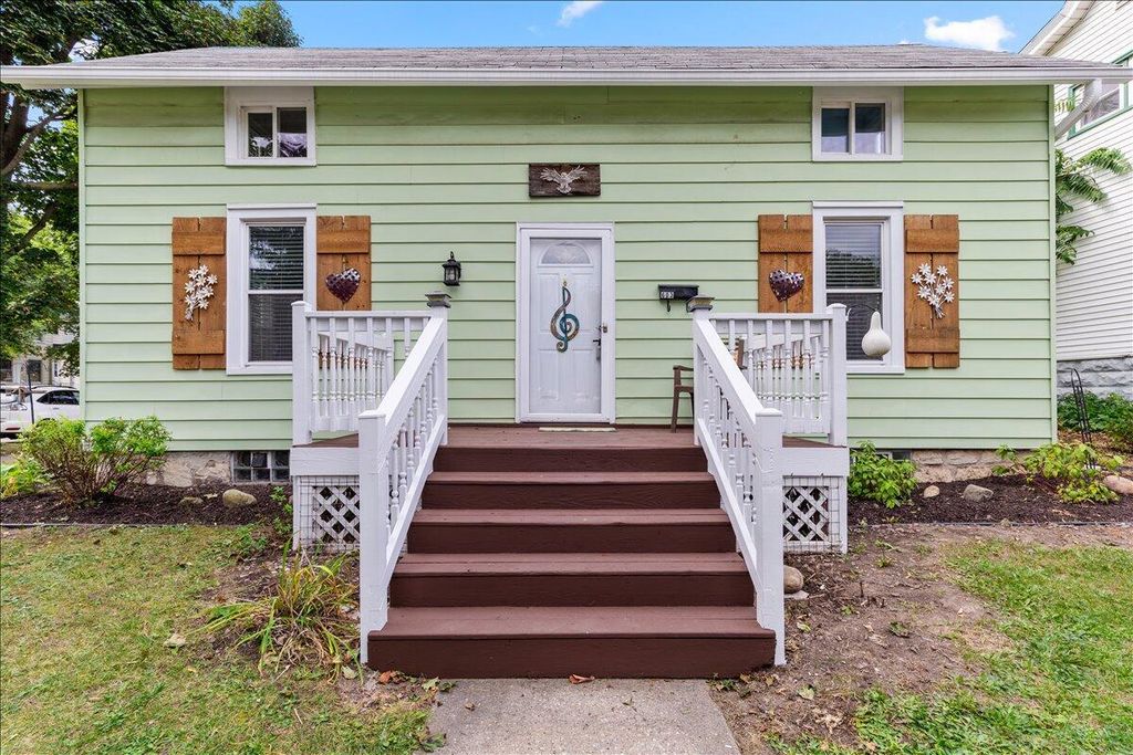 Photo of 603 N Hawley ROAD, Milwaukee, WI 53213 (MLS # 1938226)