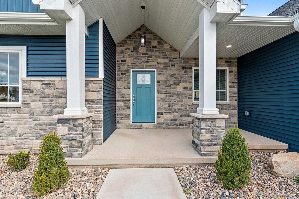 Photo of 2534 N Stellita CIRCLE, De Pere, WI 54115 (MLS # 50320435)