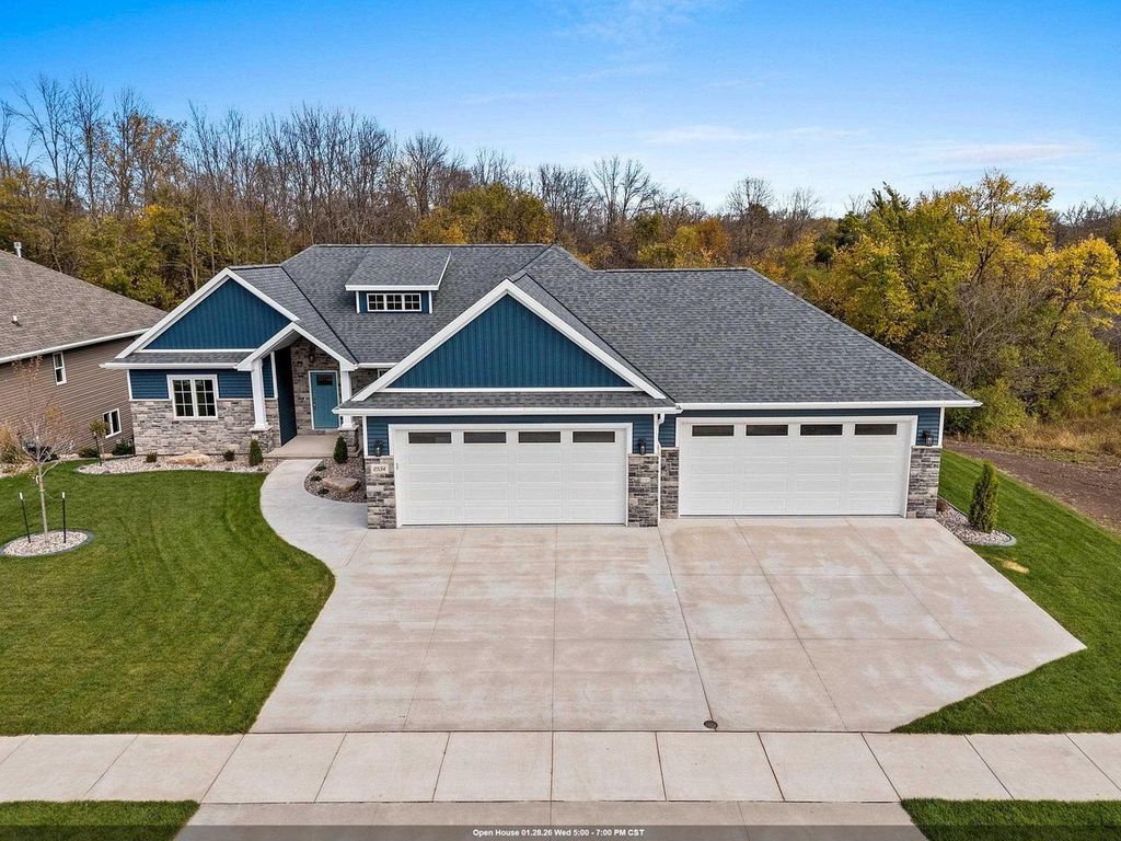 Photo of 2534 N Stellita CIRCLE, De Pere, WI 54115 (MLS # 50320435)