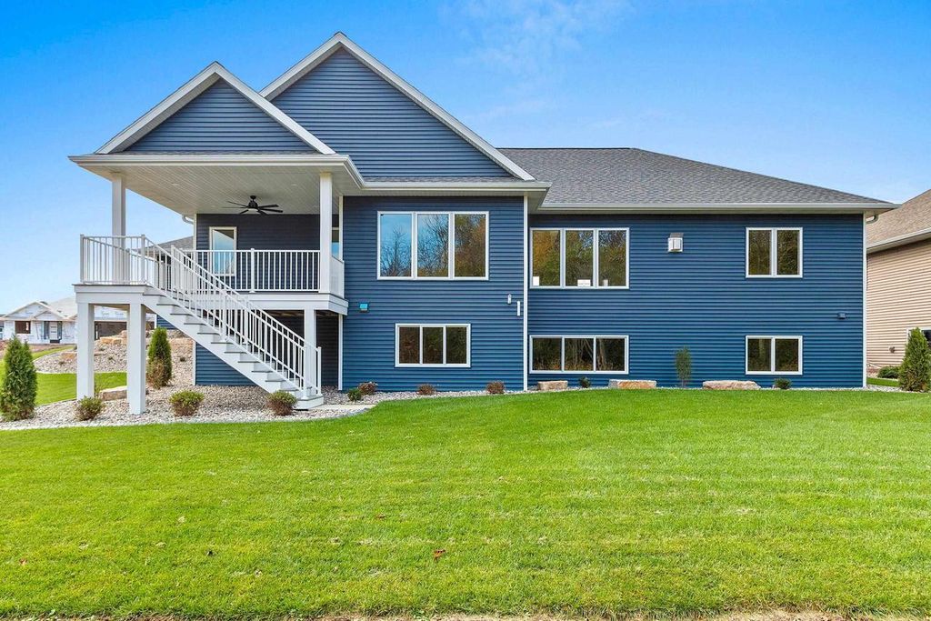 Photo of 2534 N Stellita CIRCLE, De Pere, WI 54115 (MLS # 50320435)