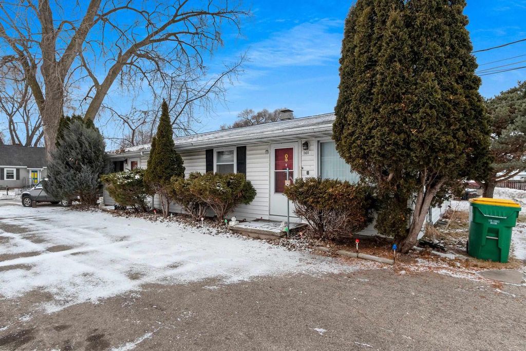 Photo of 1329 Doblon STREET, Green Bay, WI 54302 (MLS # 50320104)