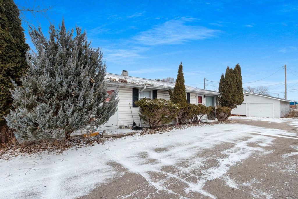 Photo of 1329 Doblon STREET, Green Bay, WI 54302 (MLS # 50320104)