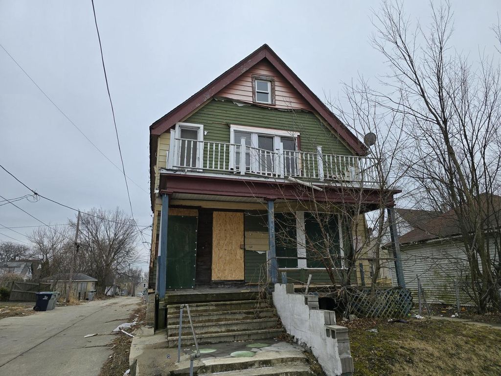 Photo of 1121 W Finn PLACE #1121A, Milwaukee, WI 53206 (MLS # 1952923)