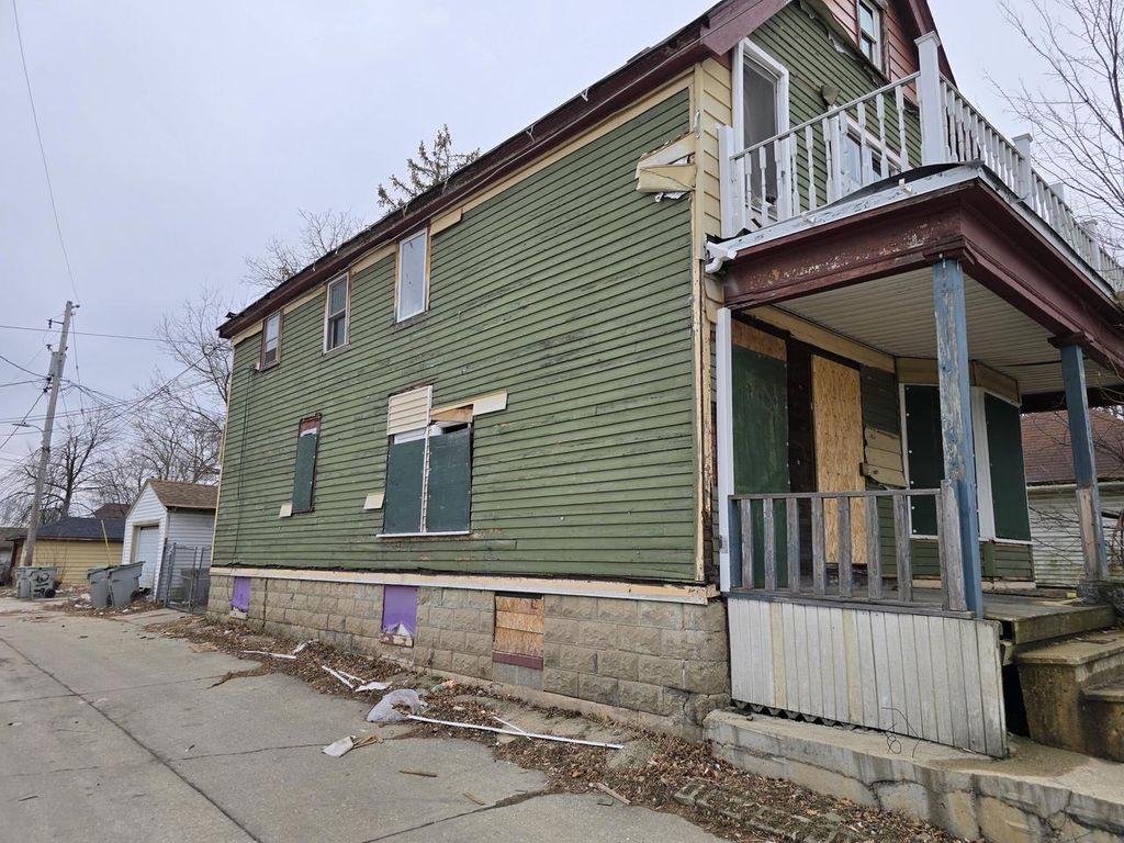 Photo of 1121 W Finn PLACE #1121A, Milwaukee, WI 53206 (MLS # 1952923)