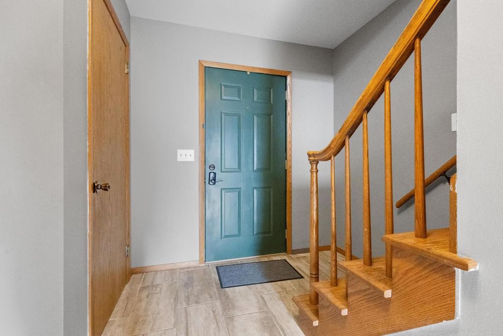 Photo of 1105 Devonshire DRIVE, Oshkosh, WI 54902 (MLS # 50324102)