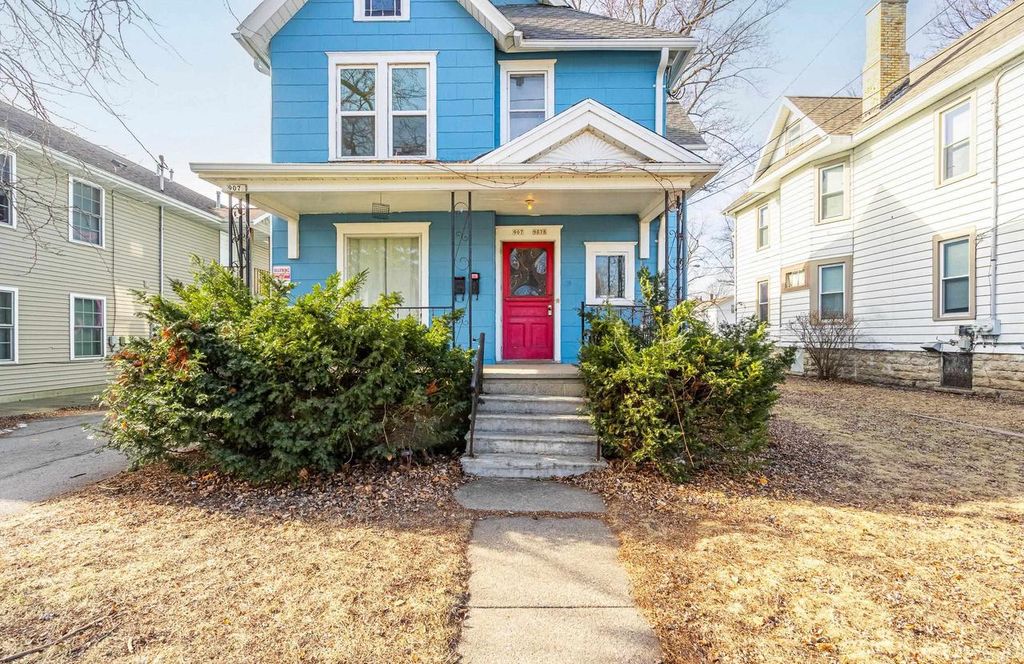 Photo of 907 Jackson STREET, Oshkosh, WI 54901 (MLS # 50320950)