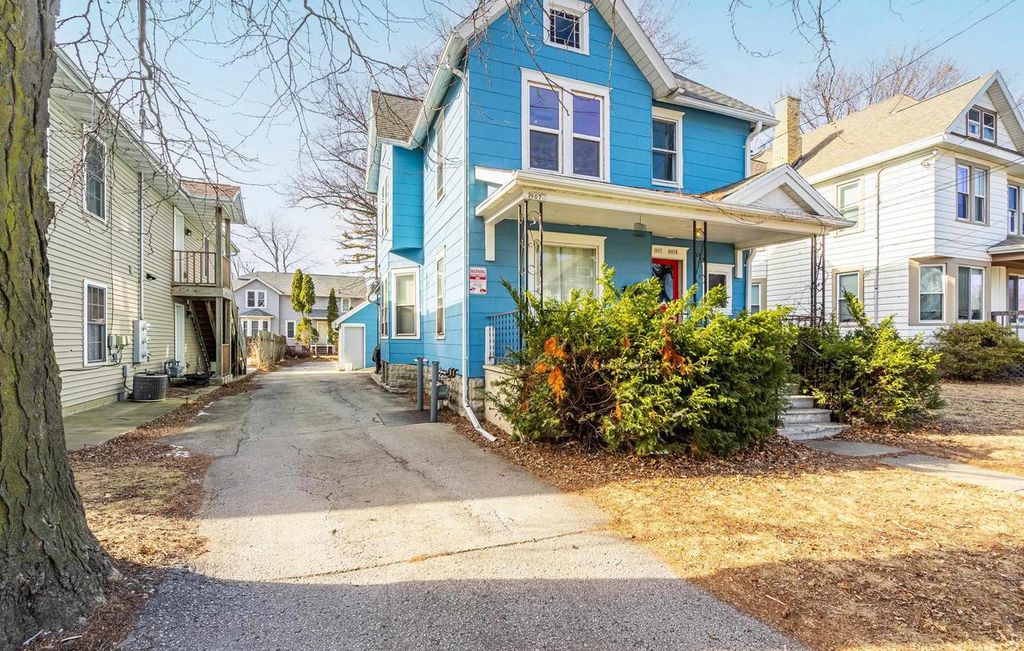 Photo of 907 Jackson STREET, Oshkosh, WI 54901 (MLS # 50320950)