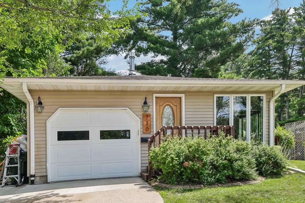 Photo of 730 Meadow LANE, Reedsburg, WI 53959 (MLS # 2027048)