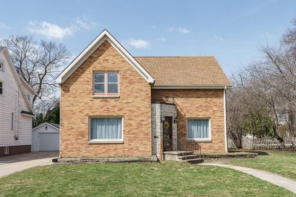 Photo of 1008 S 9th STREET, Watertown, WI 53094 (MLS # 1955817)