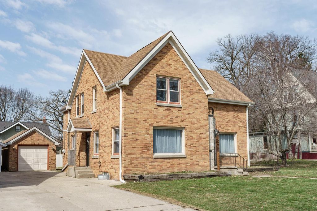 Photo of 1008 S 9th STREET, Watertown, WI 53094 (MLS # 1955817)