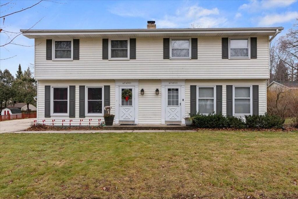 Photo of N39W5483 Wilshire DRIVE, Cedarburg, WI 53012 (MLS # 1944636)