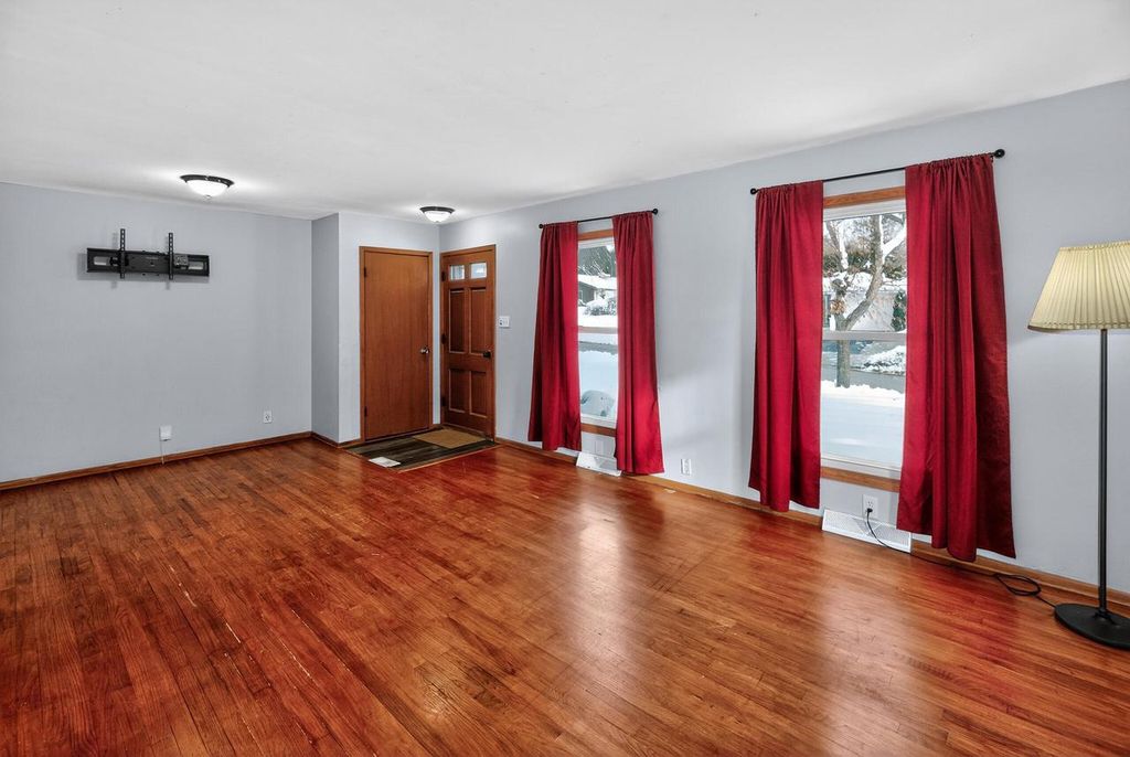 Photo of N39W5483 Wilshire DRIVE, Cedarburg, WI 53012 (MLS # 1944636)