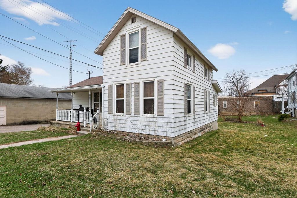 Photo of 413 East STREET, Baraboo, WI 53913 (MLS # 1956049)
