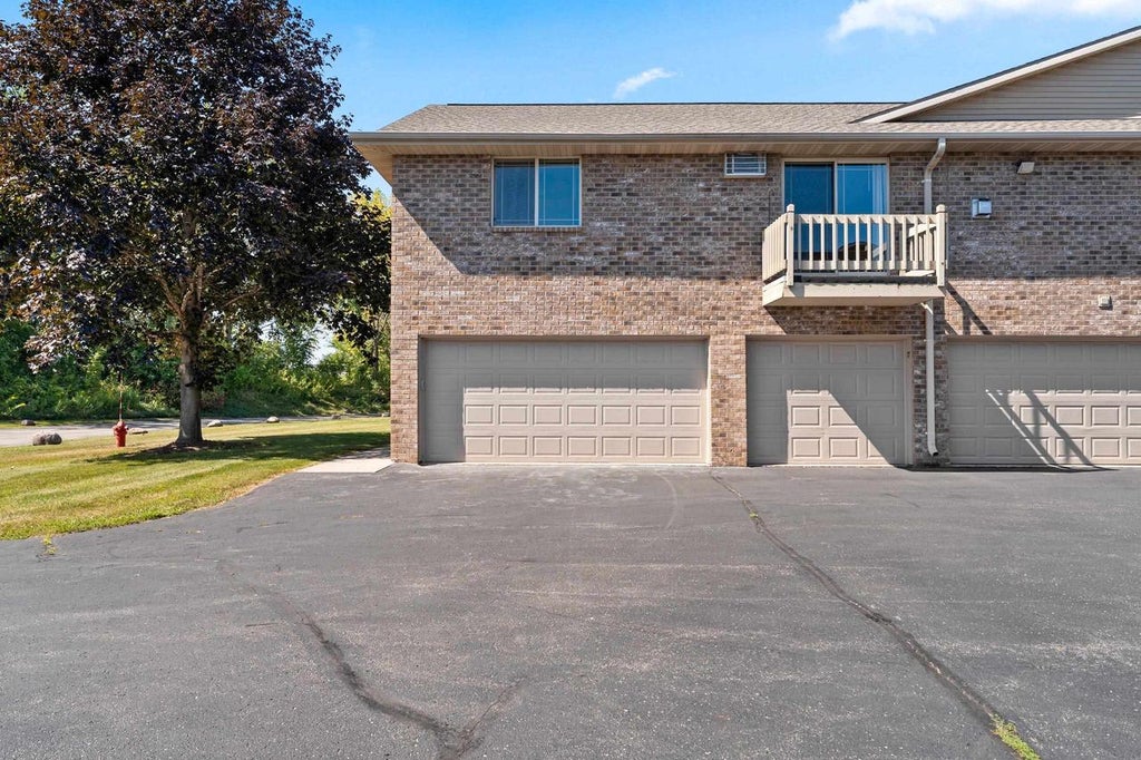 Photo of 3319 N Casaloma DRIVE #81, Appleton, WI 54913 (MLS # 50331953)