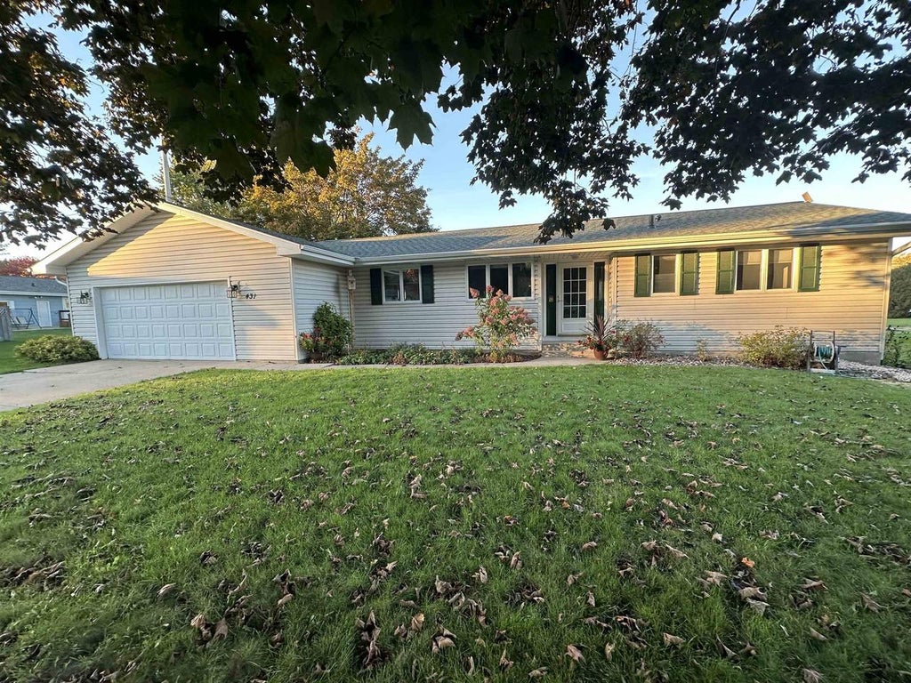 Photo of 431 Schmidt AVENUE, Seymour, WI 54165 (MLS # 50333879)