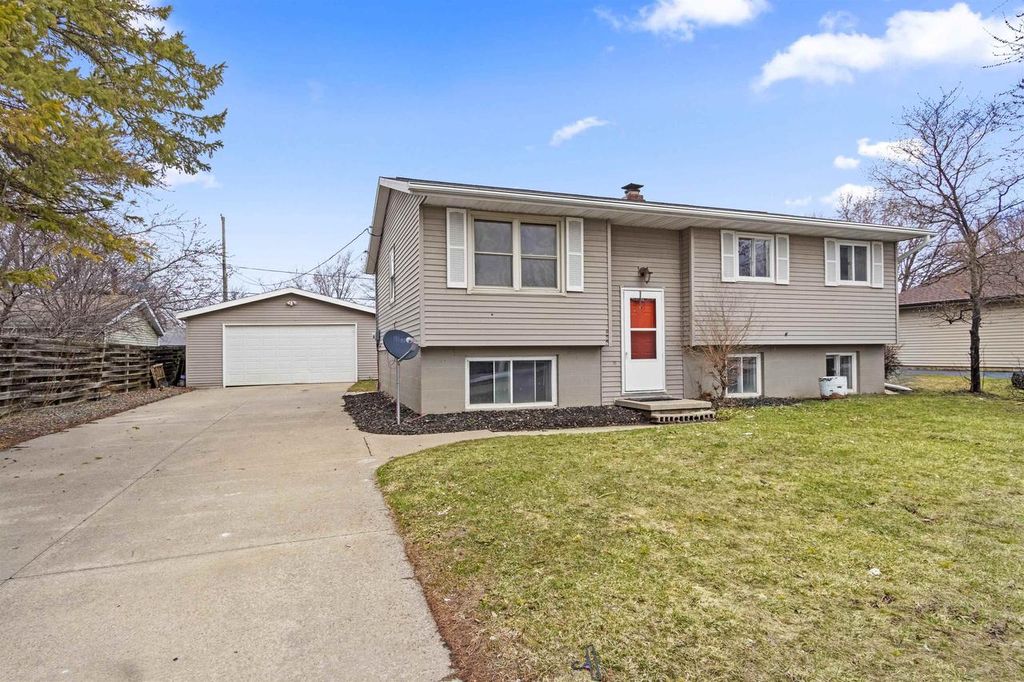 Photo of 1204 E Park Hills DRIVE, Appleton, WI 54915 (MLS # 50323245)
