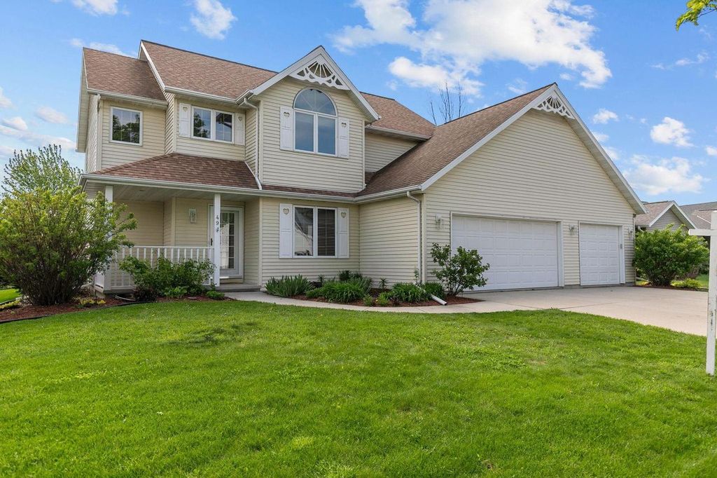 Photo of 49 Aurora LANE, Fond Du Lac, WI 54935 (MLS # 50325674)