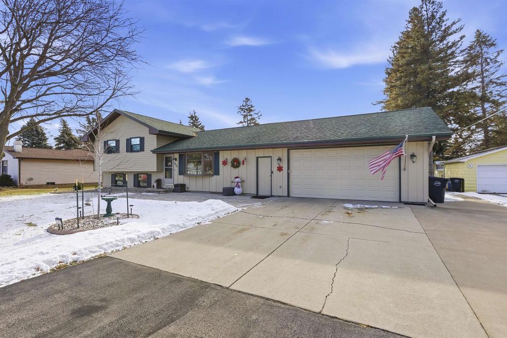 Photo of 1251 Burnette STREET, Neenah, WI 54956 (MLS # 50319968)