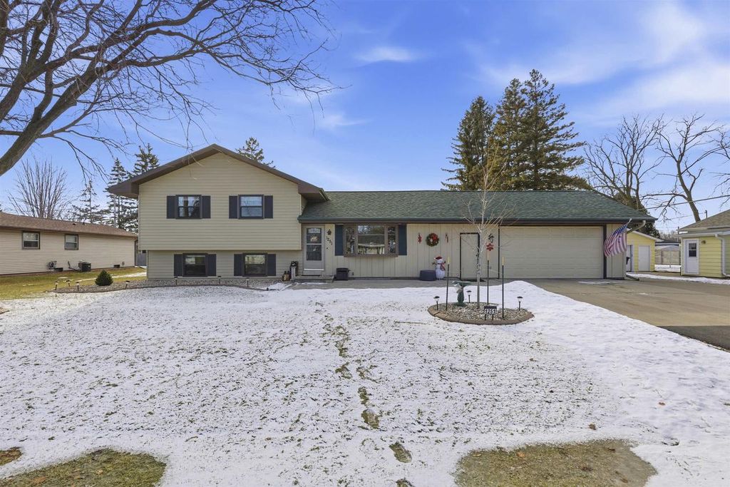 Photo of 1251 Burnette STREET, Neenah, WI 54956 (MLS # 50319968)