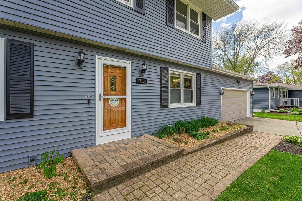 Photo of 713 Park AVENUE, Deforest, WI 53532 (MLS # 2022691)