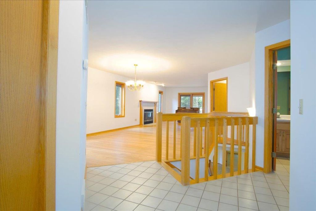Photo of 117 N Oak Grove DRIVE, Madison, WI 53717 (MLS # 2022790)