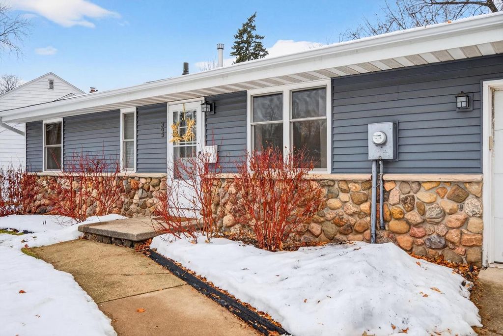 Photo of 345 River DRIVE, Appleton, WI 54915 (MLS # 50319434)
