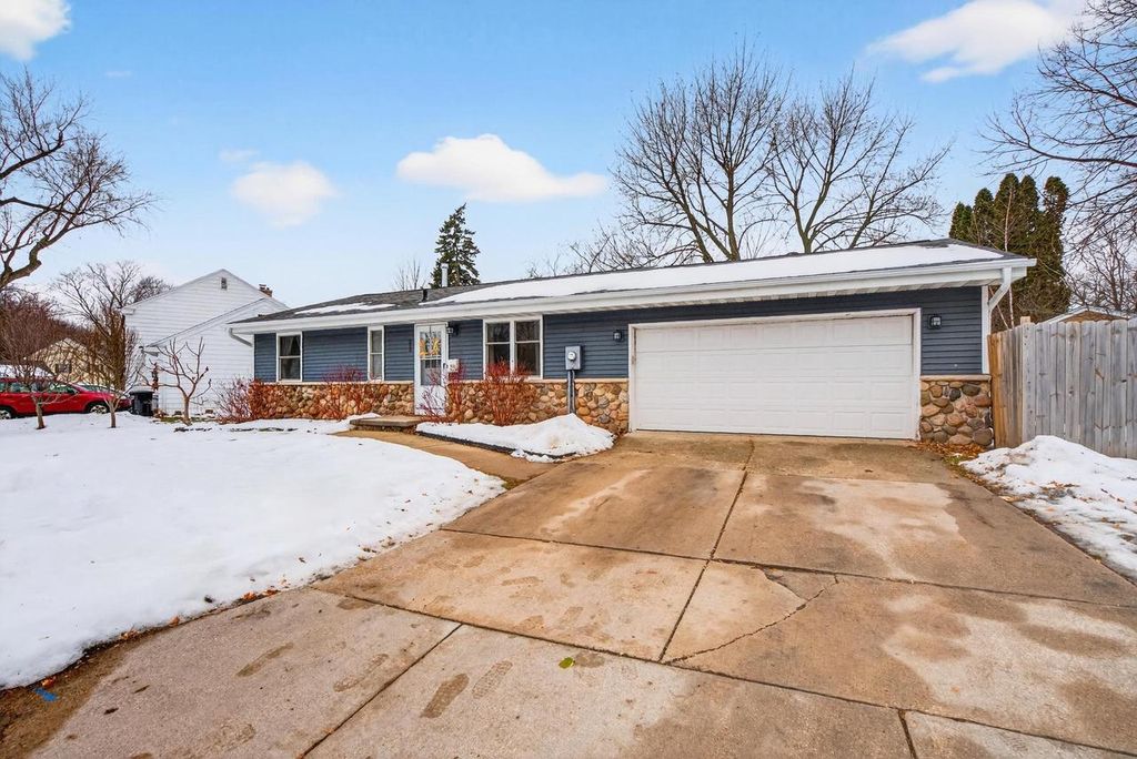 Photo of 345 River DRIVE, Appleton, WI 54915 (MLS # 50319434)