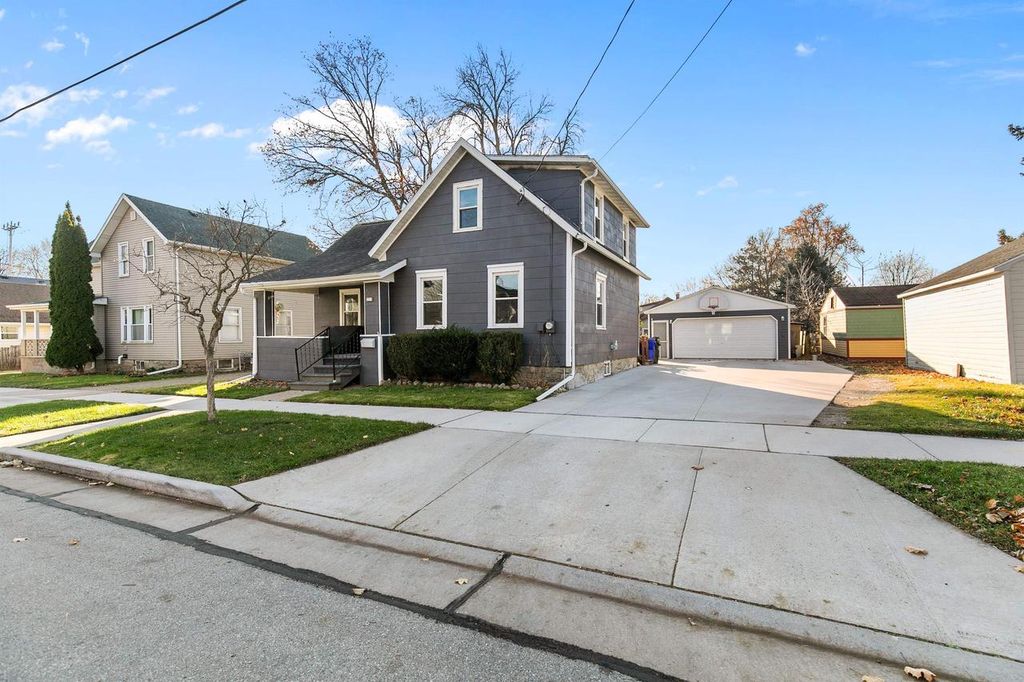 Photo of 215 E Winnebago STREET, Appleton, WI 54911 (MLS # 50318628)