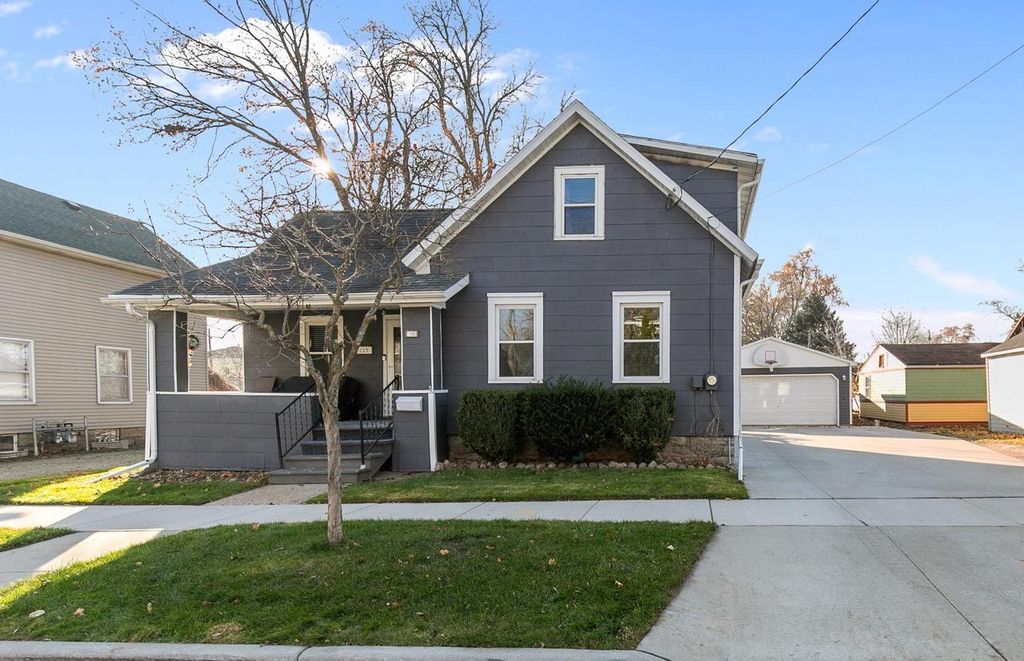 Photo of 215 E Winnebago STREET, Appleton, WI 54911 (MLS # 50318628)