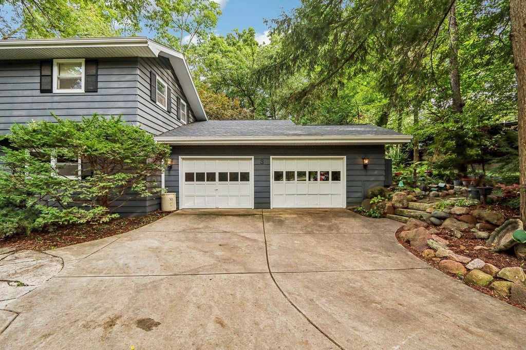 Photo of 3 Montauk PLACE, Madison, WI 53711 (MLS # 2033378)