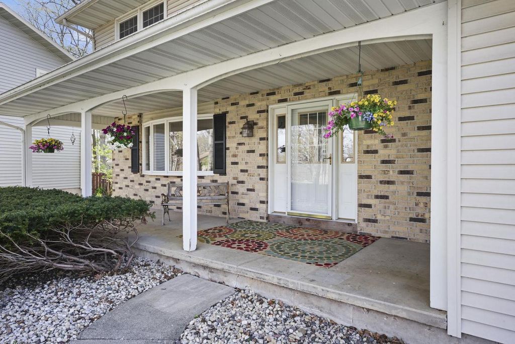 Photo of 1637 Deerwood DRIVE, Madison, WI 53716 (MLS # 2019997)