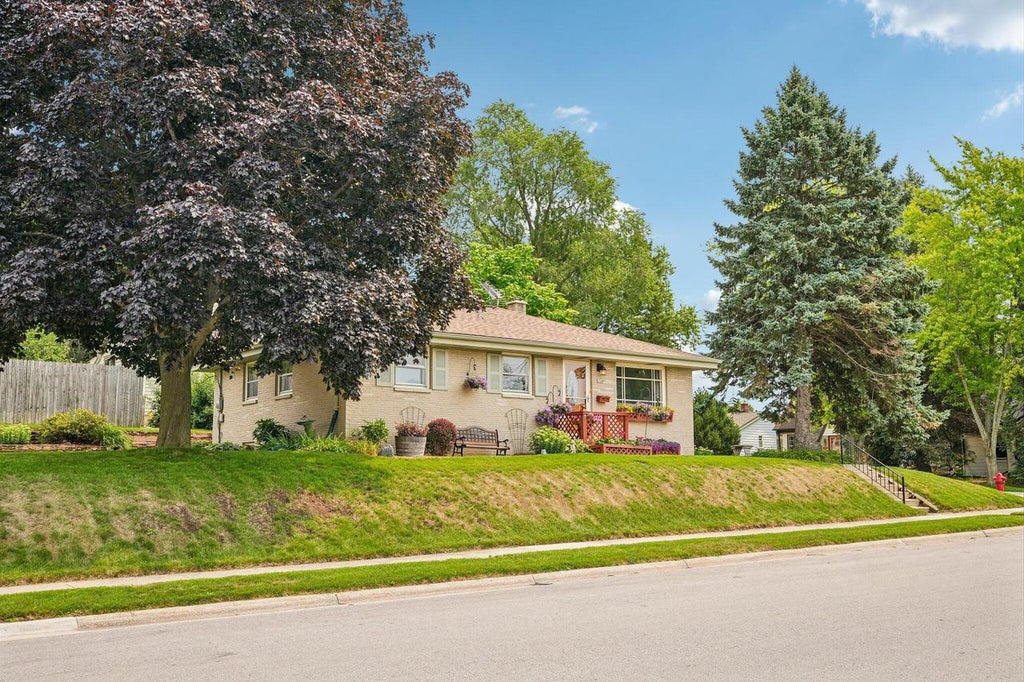 Photo of 2709 13th AVENUE, South Milwaukee, WI 53172 (MLS # 1973267)