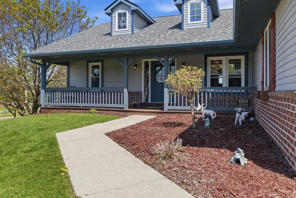 Photo of 1140 Ellys Way, Slinger, WI 53086 (MLS # 1961006)