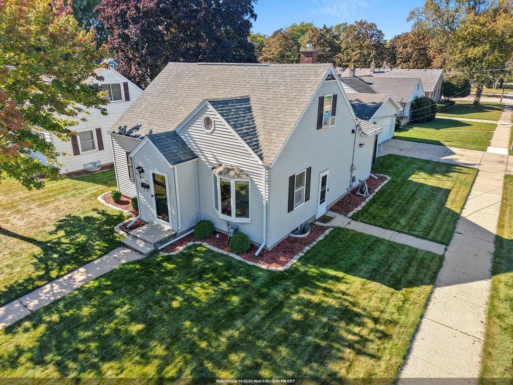 Photo of 1037 Park STREET, Green Bay, WI 54303 (MLS # 50316512)