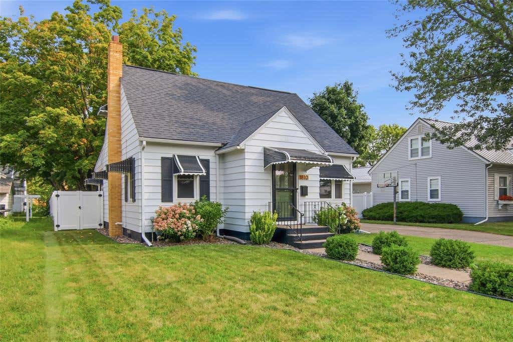 Photo of 1810 Lyndale AVENUE, Eau Claire, WI 54701 (MLS # 1604078)