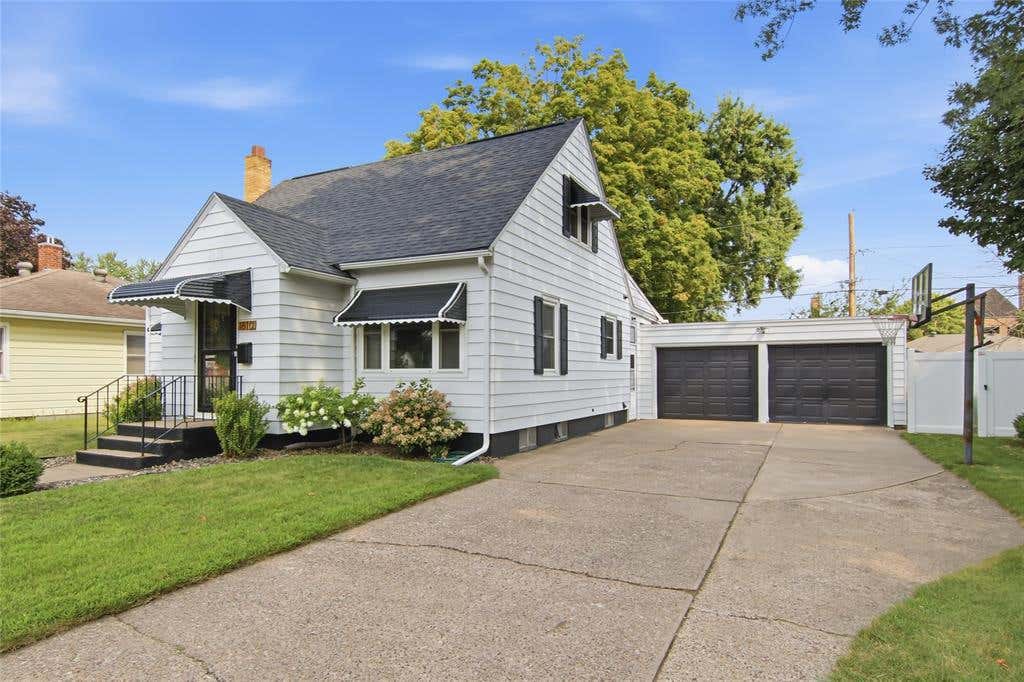 Photo of 1810 Lyndale AVENUE, Eau Claire, WI 54701 (MLS # 1604078)